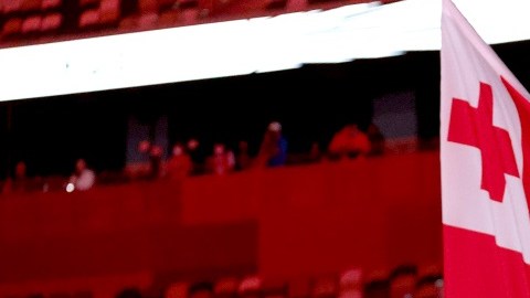 El abanderado de Tonga en Tokio 2020 volvió a desfilar bañado en aceite y generó miles de comentarios