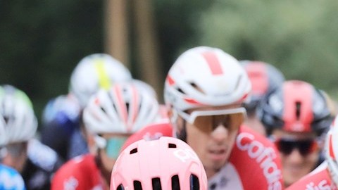 Urán llegó a rueda con el líder Pogacar.