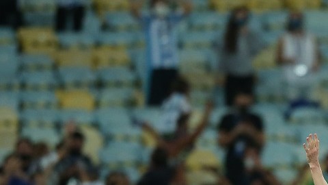 Messi volvió a rozar el cielo con las manos.