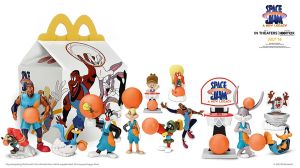 McDonald's regala juguetes de la nueva película de Space Jam en su Happy Meal