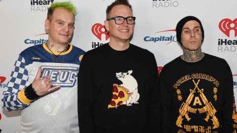 Mark Hoppus muestra su aspecto en medio de la batalla contra el cáncer.