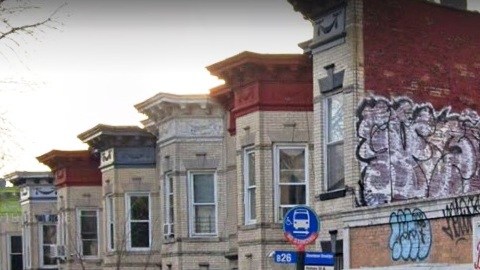 Licorería donde comenzó el tiroteo en Brooklyn.