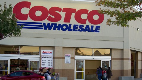 Los clientes de Costco en Europa probablemente serían los primeros en ver tales aumentos.