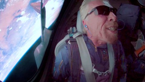 Richard Branson llegó al espacio en su avión.