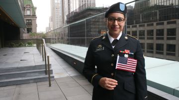 La colombiana Ericka González quien forma parte de la Armada juró como ciudadana estadounidense