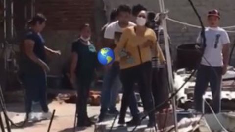 Espeluznante video muestra a familia mexicana asesinando a su perro con piedras y palos