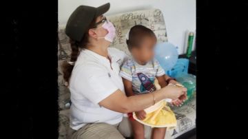Aparece madre del niño de 2 años abandonado en carretera de México, pide que se lo regresen