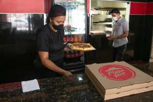 Pizza Hut cae en ventas mientras sus competidores tienen grandes ganancias