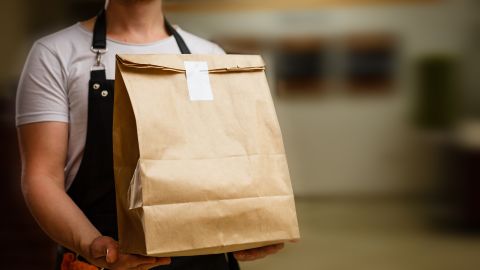 Sube 220 libras por pedir comida a domicilio durante la pandemia