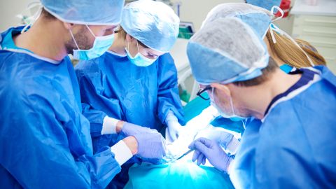 Equipo de médicos trasplantan riñón a paciente equivocado en hospital de Ohio