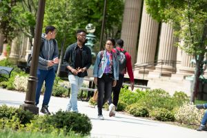 CUNY reabre sus campus con la mirada puesta en la prevención pandémica y con un "perdón" financiero a estudiantes en dificultades