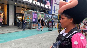 La peruana María Vega asegura que no ve mal la decisión sobre los espacios de los Muñecos de Times Square, y ella acatará la norma