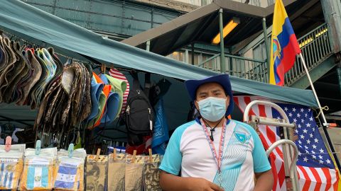 El ecuatoriano Ángel Guartamber tuvo que reinventarse en la pandemia y encontrar una nueva fuente de ingresos