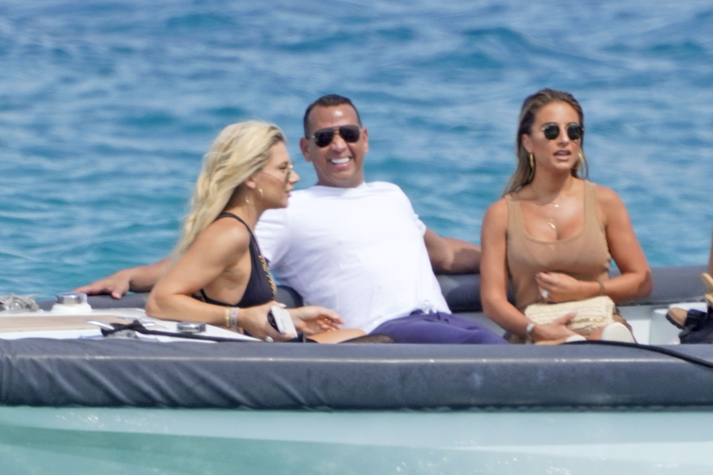 Guerras de bikinis entre las despampanantes rubias de Alex Rodriguez, ex de JLO: Madison LeCroy y Melanie Collins