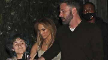 Jennifer Lopez y Ben Affleck se dijeron adiós por un días y lo sellaron con un tierno beso.