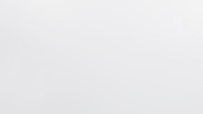 Jasmine Camacho-Quinn saludó a la gente que la esperaba para recorrer en caravana las calles, desde el Aeropuerto Internacional Luis Muñoz Marín, en Carolina, cerca de San Juan (Puerto Rico).