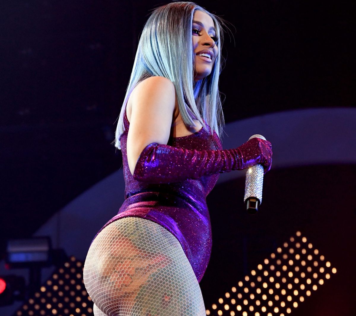 Cardi B boasts minimal bikinis and even dental floss with her advanced pregnancy and turns on social networks