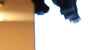 El cantante Chyno Miranda explica por qué está hablando tan rápido y repite las palabras.