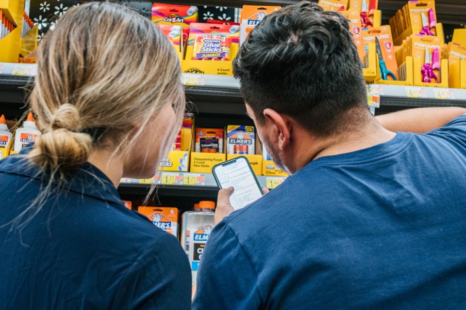 Empleado de Walmart revela cómo se entera la tienda cuando los clientes