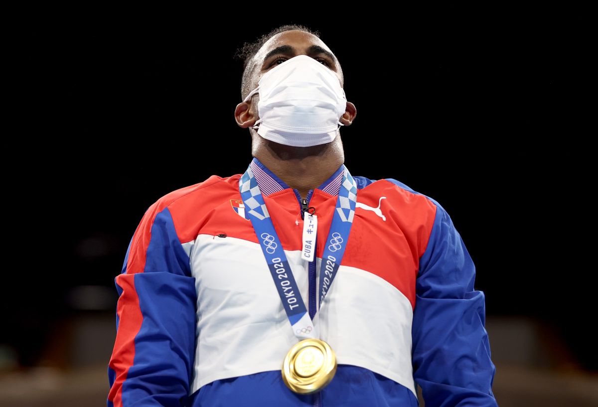Unusual: young Cuban boxer won a gold medal and received a food combo as a prize