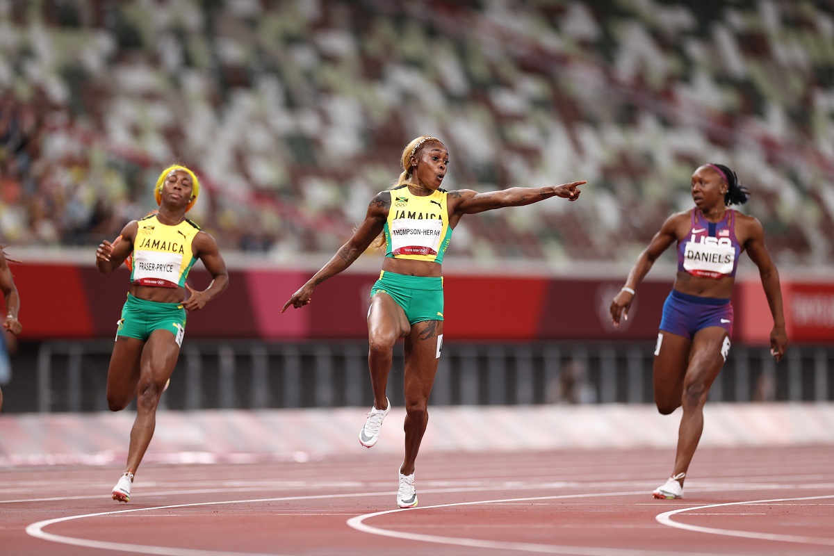 Elaine Thompson-Herah fue la más rápida en los 100 y 200 metros lisos.