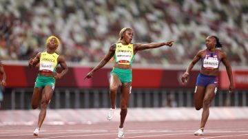 Elaine Thompson-Herah fue la más rápida en los 100 y 200 metros lisos.
