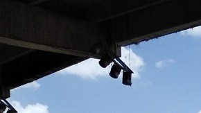 En el estadio Nacional Brígido Iriarte entrenan los atletas sin una pista en condiciones.