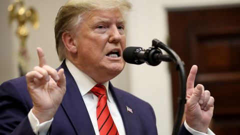 El expresidente Trump ha pagado millones de dólares en abogados.