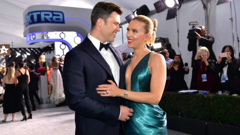 El bebé de Scarlett Johansson y Colin Jost es un niño llamado Cosmo.