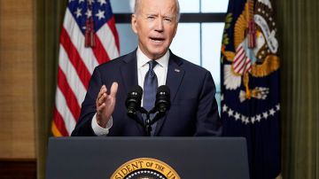 El presidente Joe Biden defiende la decisión del retiro militar de Afganistán.