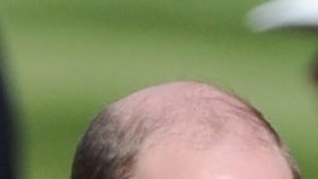 Príncipe Andrés, junto a sus sobrinos William y Harry, en el funeral de su padre, abril 2021.