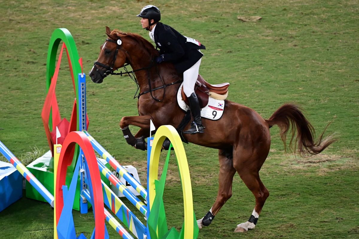 Video: German coach was expelled from Tokyo 2020 after hitting a horse