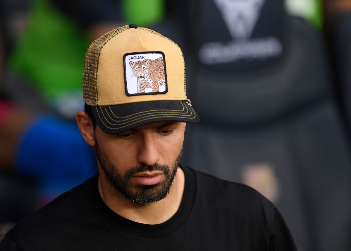 The economic crisis of FC Barcelona harms Sergio Agüero and places uncertainty in his future