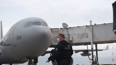 Avión francés con refugiados afganos