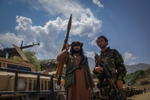 Rifles, vehículos Humvees y helicópteros Black Hawk, parte de arsenal estadounidense en manos de talibanes