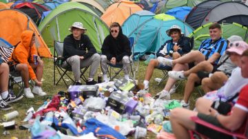 Inglaterra investiga posible nueva cepa de variante Delta tras festival con más de 50,000 asistentes
