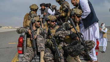 VIDEO: Talibanes toman control de equipo que ejército de EE.UU. tenía en aeropuerto de Afganistán