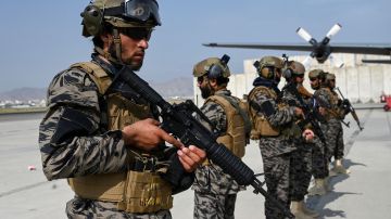 VIDEO: Con tiros al aire y fuegos artificiales, talibanes celebran salida oficial de EE.UU. de Afganistán