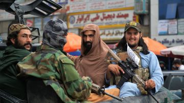 Talibanes calle Kabul Afganistan