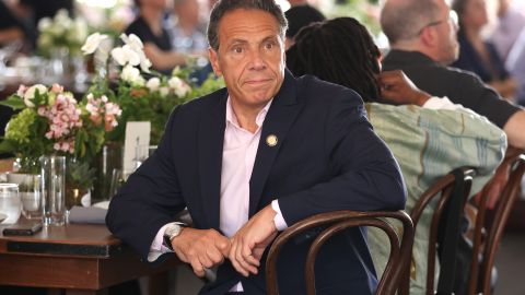 El gobernador Andrew Cuomo podría potencialmente enfrentar cargos criminales por los casos de acoso sexual.