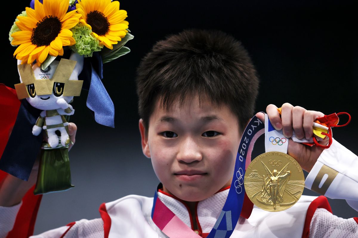 Quan Hongchan, a 14-year-old diver who won the gold medal and dominated the diving world