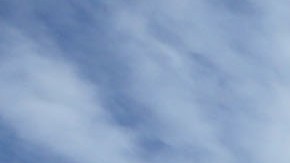 Debieron bajar la presión de la aeronave para facilitar el parto de la mujer afgana.