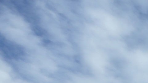 Debieron bajar la presión de la aeronave para facilitar el parto de la mujer afgana.
