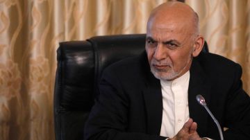 Ashraf Ghani huyó hacia Emiratos Árabes unidos y explicó que escapó para evitar derramamientos de sangre.
