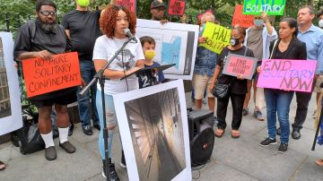 Activistas argumentan que en NYC solo se "cambió el nombre" a la medida de aislamiento en prisiones.