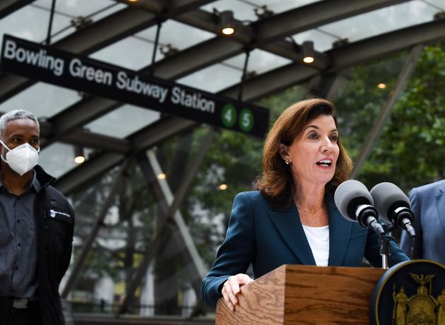 Gobernadora Hochul enfrenta su primera crisis en el sistema del Subway de la ciudad de Nueva York