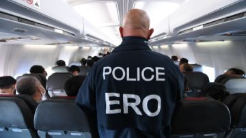 El DHS compartió imágenes sobre la deportaciones aceleradas.