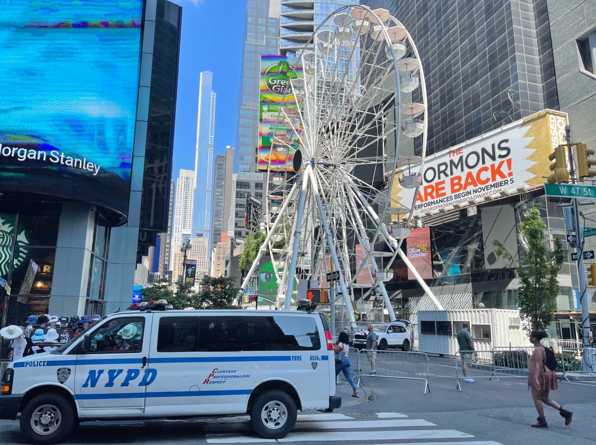 La rueda está ubicada  entre las calles 47 y 48 en Times Square y funcionará hasta el próximo 12 de septiembre. 