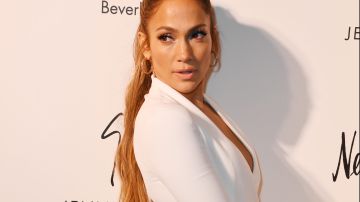 Video. Jennifer Lopez le hizo el feo a Kourtney Kardashian durante el desfile de Dolce & Gabbana.