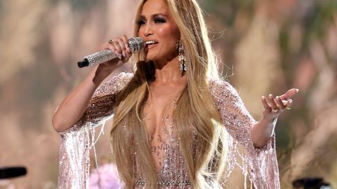 Jennifer Lopez sin Ben Affleck pero llena de joyas desde Venecia.